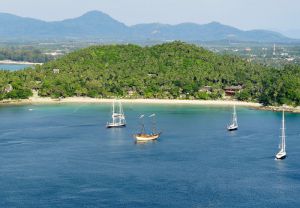 Пляж Сурин (Surin Beach)